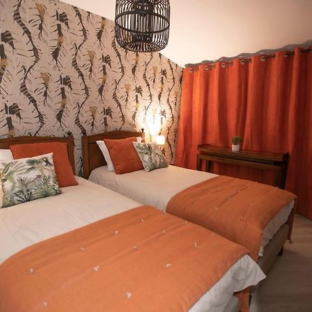 Chambre Jungle Dans Maison D'Hote "Le Petit Clouet"- โรเชอร์กอร์บง ภายนอก รูปภาพ